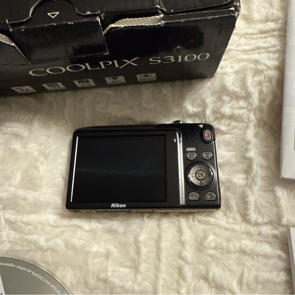 Nikon Coolpix S3100 Digital Camera - Gray - Picture 7 of 7